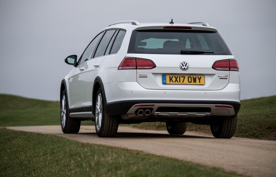  Volkswagen Golf Alltrack 2017 года  (UK) (фото 17 из 33)
